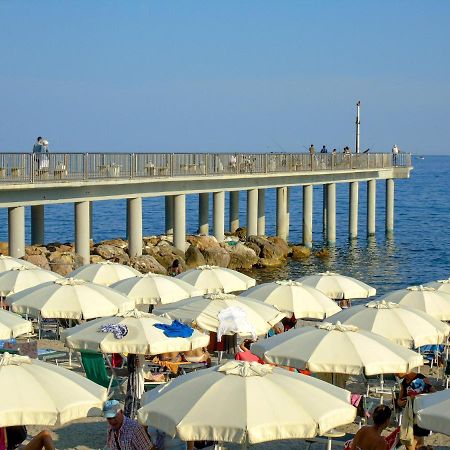 Pietra Home, Posto Auto, Ac ,Wifi, 150Mt Dal Mare Pietra Ligure Buitenkant foto