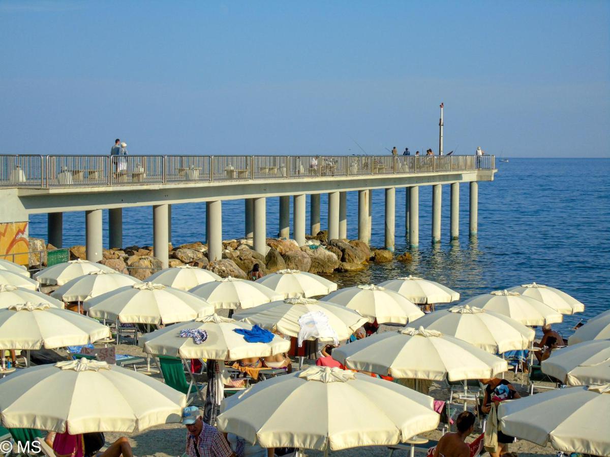 Pietra Home, Posto Auto, Ac ,Wifi, 150Mt Dal Mare Pietra Ligure Buitenkant foto