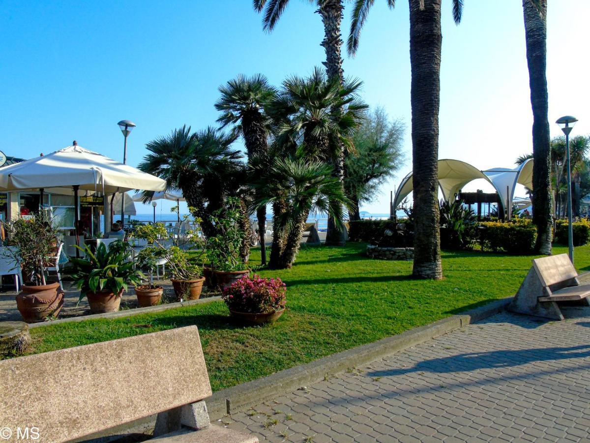 Pietra Home, Posto Auto, Ac ,Wifi, 150Mt Dal Mare Pietra Ligure Buitenkant foto